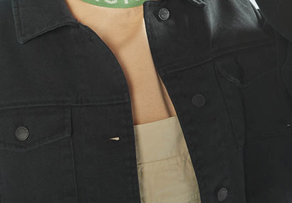 Opening-with-black-matte-buttons