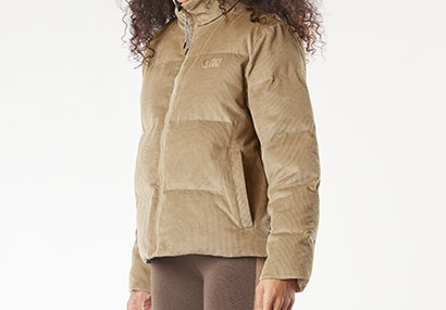 WVT337-Patched-pockets-on-chest-with-snap-button