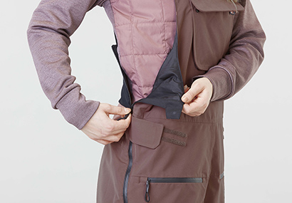 Two-way zippered opening ventings.